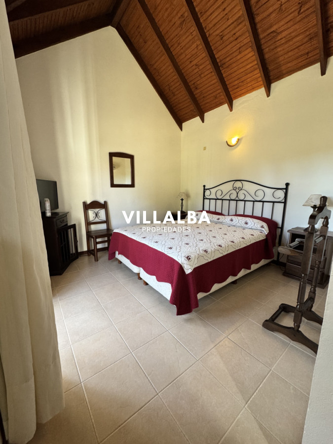 Casa ID.4558 - 4 dormitorios, jardín y ubicación privilegiada en Rincón del Indio