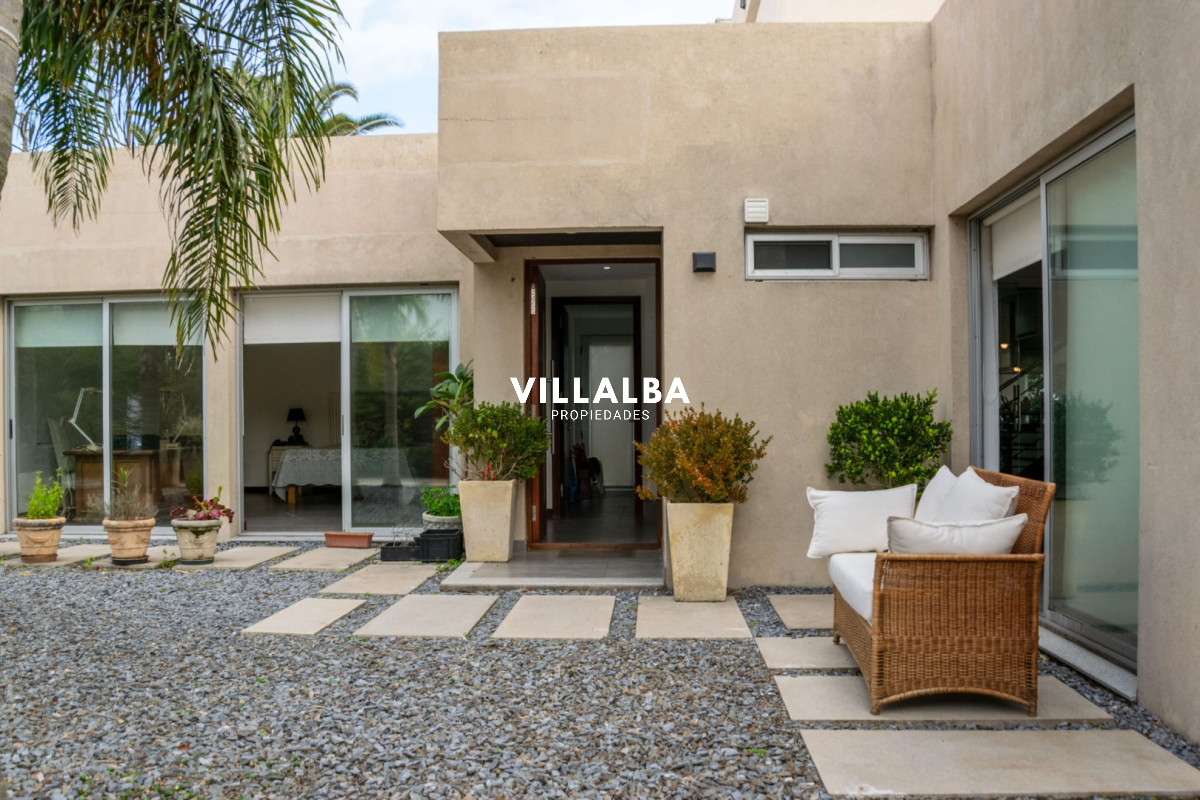 Casa ID.3983 - Venta - Casa con vista plena a la Laguna del Diario