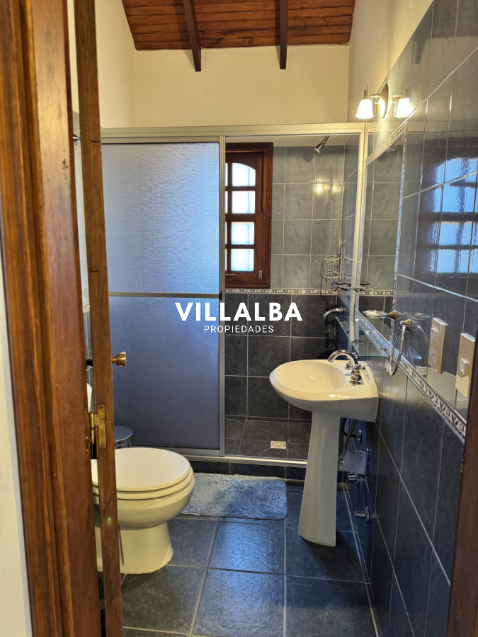 Casa ID.4558 - 4 dormitorios, jardín y ubicación privilegiada en Rincón del Indio