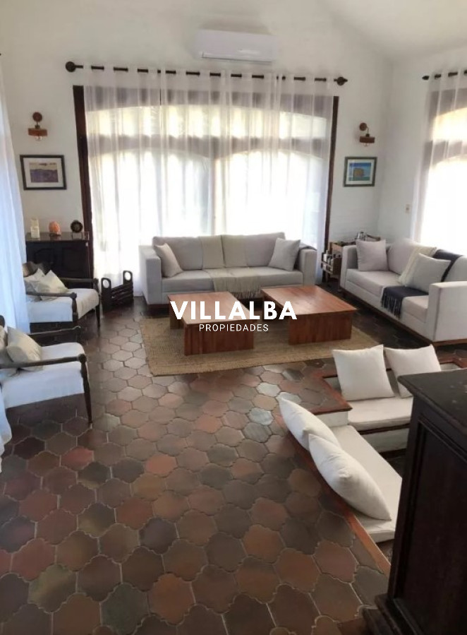 Apartamento ID.3348 - Excelente residencia en una de las zonas más exclusivas de Punta del Este.