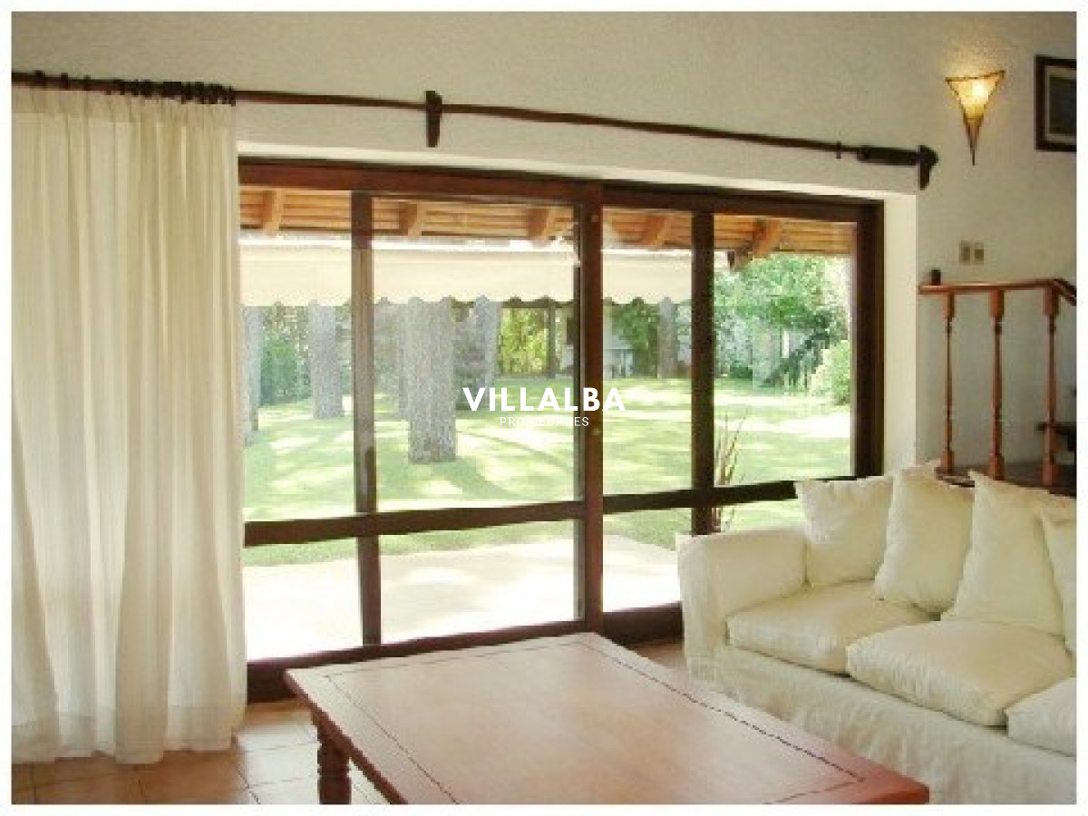 Apartamento ID.1880 - Importante Casa en Venta Punta del Este- Lugano