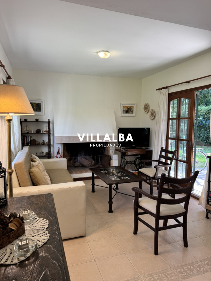 Casa ID.4558 - 4 dormitorios, jardín y ubicación privilegiada en Rincón del Indio