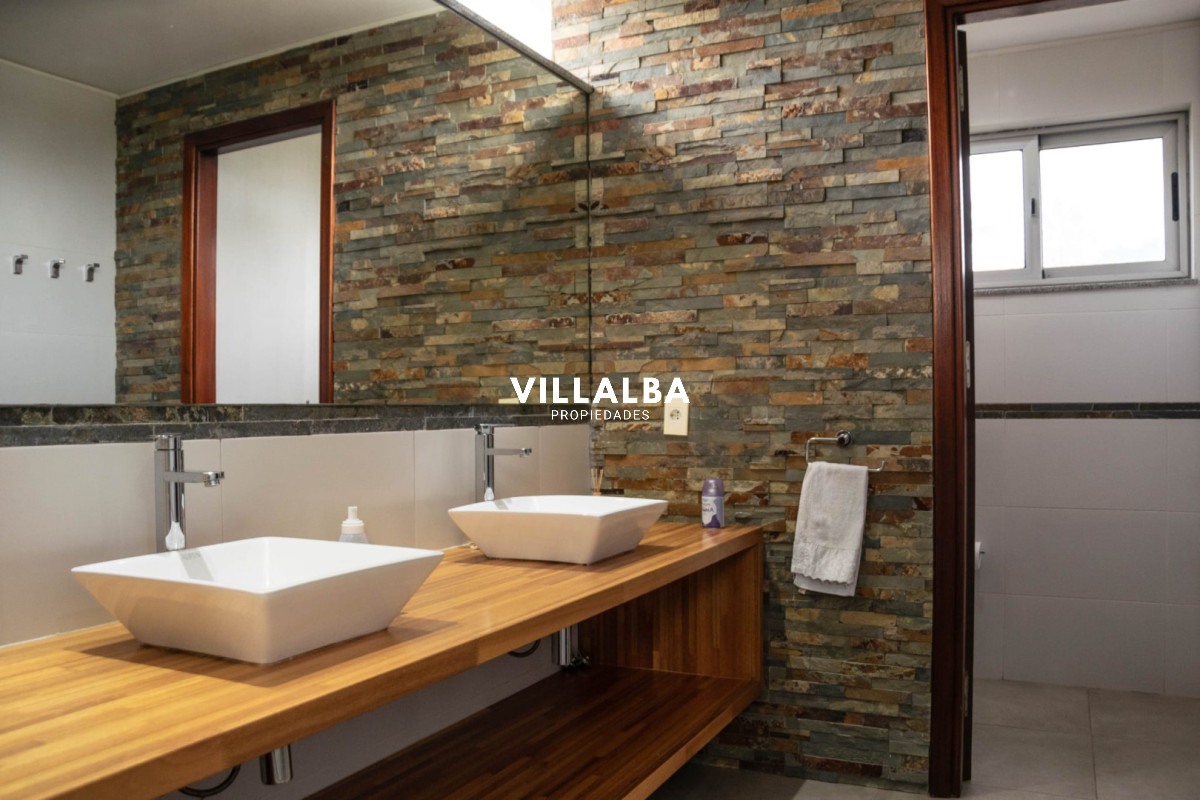 Casa ID.3983 - Venta - Casa con vista plena a la Laguna del Diario