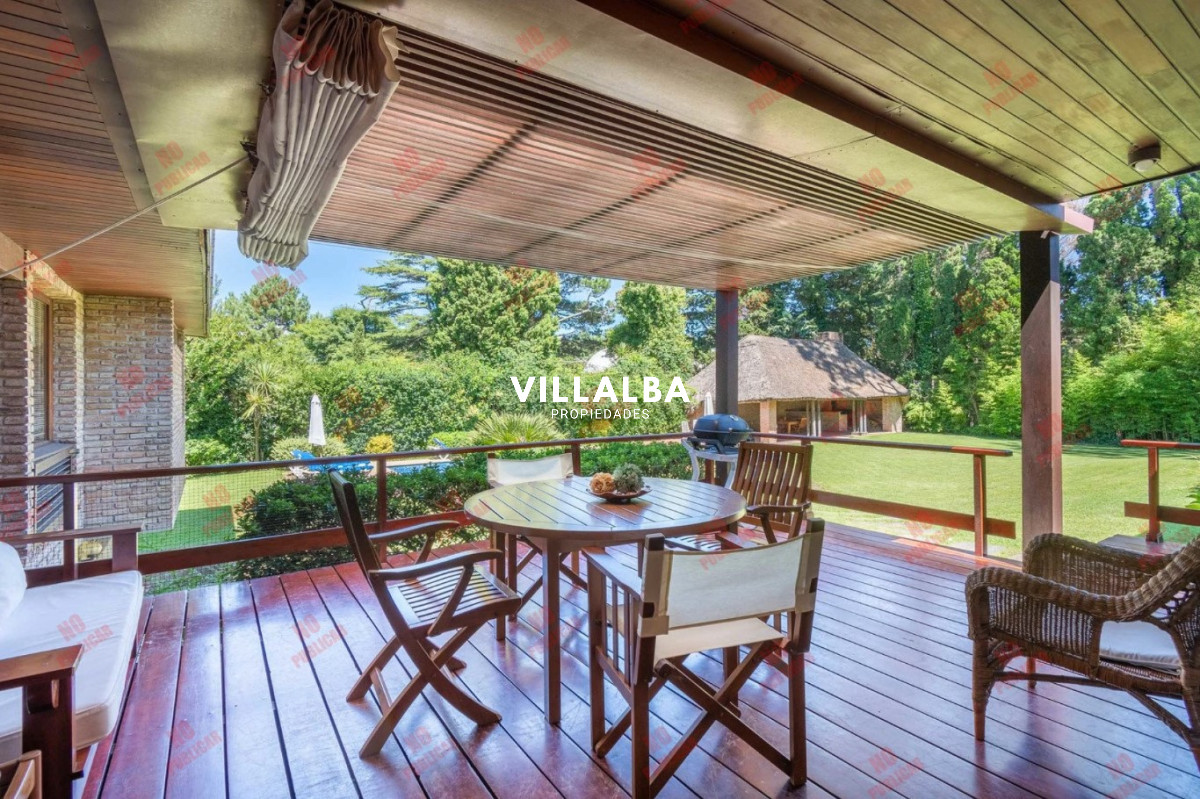 Apartamento ID.3604 - CASA EN PLAYA MANSA - 5 suites. 