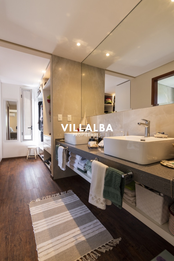 Casa ID.3161 - Casa en Venta Moderna de construccion tradicional, cerca del mar. 