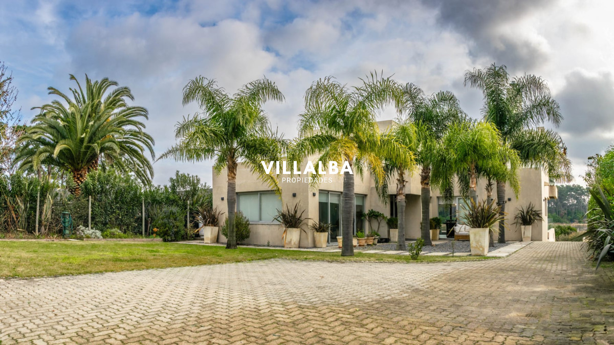 Casa ID.3983 - Venta - Casa con vista plena a la Laguna del Diario