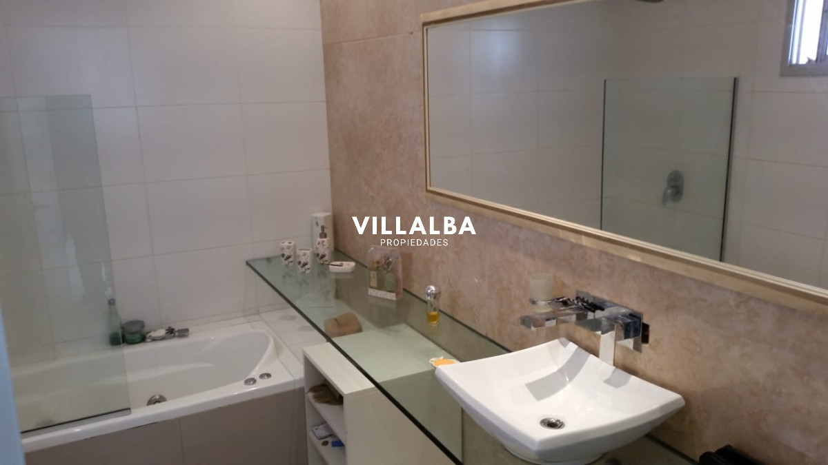 Apartamento ID.3670 - Venta casa de 6 dormitorios en  Punta del Este