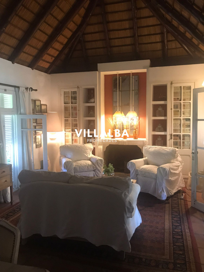 Casa ID.886 - Casa en Venta Pinares con piscina y Parrillero. 