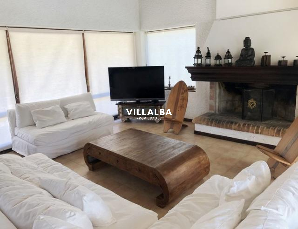 Apartamento ID.1880 - Importante Casa en Venta Punta del Este- Lugano