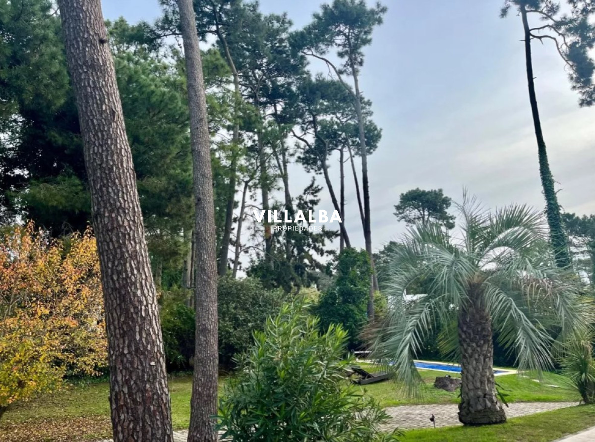 Apartamento ID.3348 - Excelente residencia en una de las zonas más exclusivas de Punta del Este.