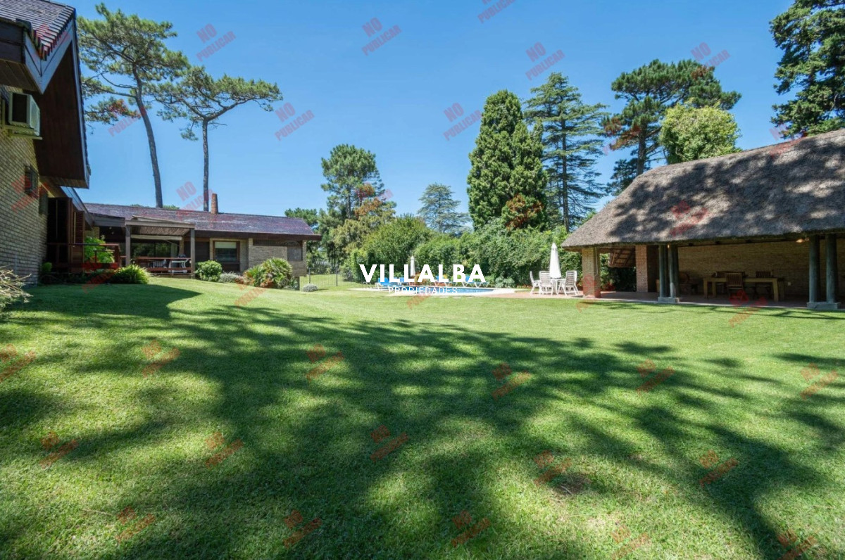 Apartamento ID.3604 - CASA EN PLAYA MANSA - 5 suites. 