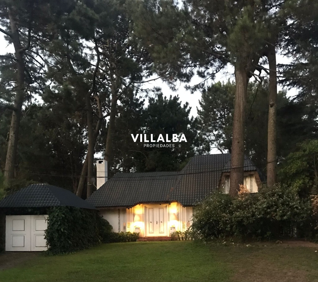 Casa ID.886 - Casa en Venta Pinares con piscina y Parrillero. 