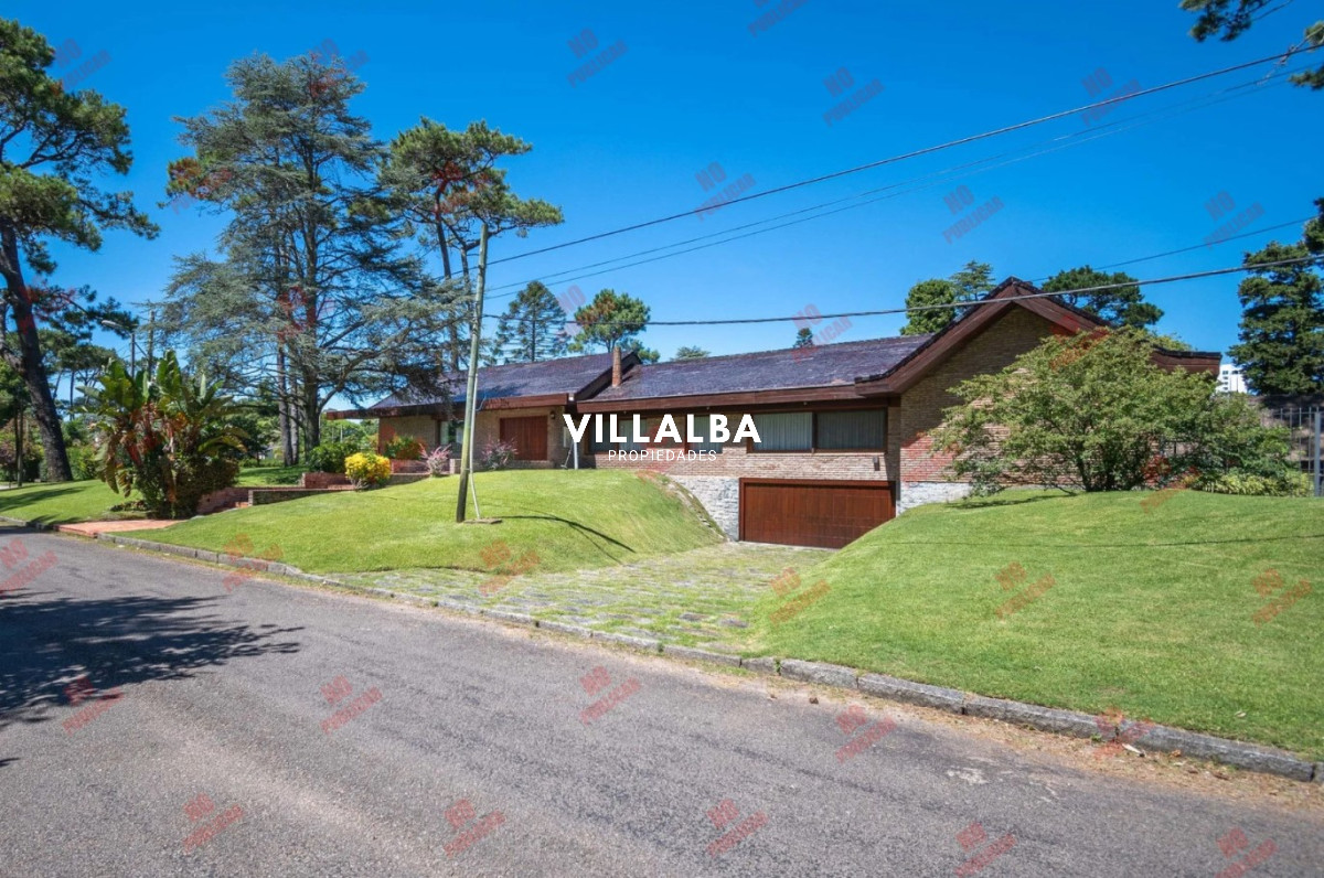 Apartamento ID.3604 - CASA EN PLAYA MANSA - 5 suites. 