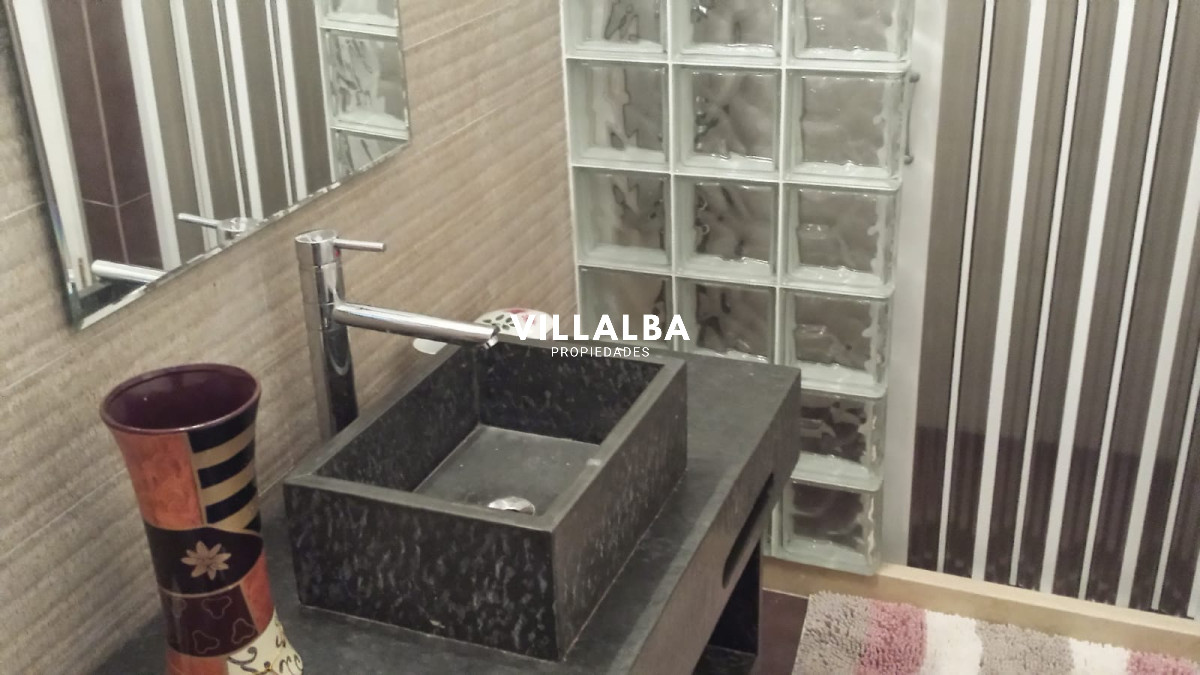 Apartamento ID.3670 - Venta casa de 6 dormitorios en  Punta del Este