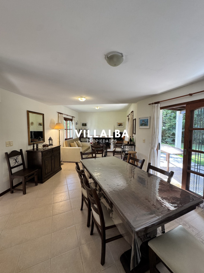 Casa ID.4558 - 4 dormitorios, jardín y ubicación privilegiada en Rincón del Indio