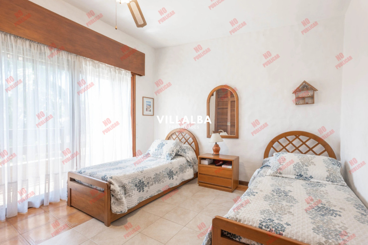 Casa ID.3259 - VENTA - A 1 Cuadra Del Mar En Playa Mansa