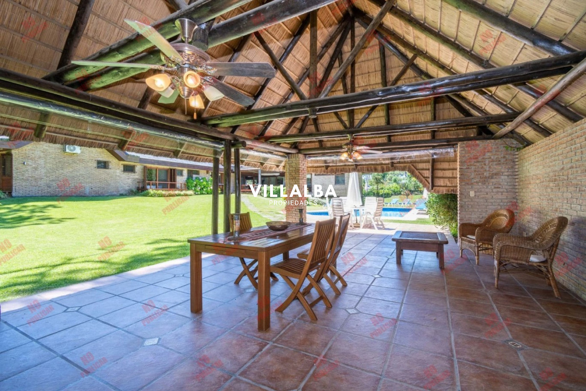 Apartamento ID.3604 - CASA EN PLAYA MANSA - 5 suites. 