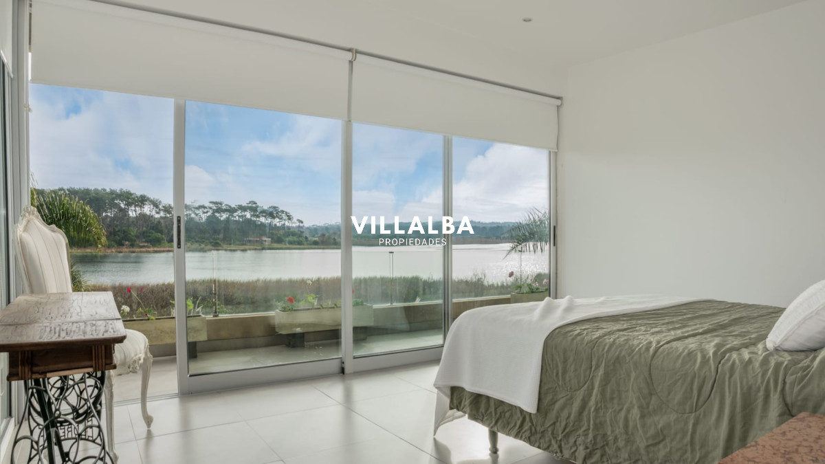 Casa ID.3983 - Venta - Casa con vista plena a la Laguna del Diario