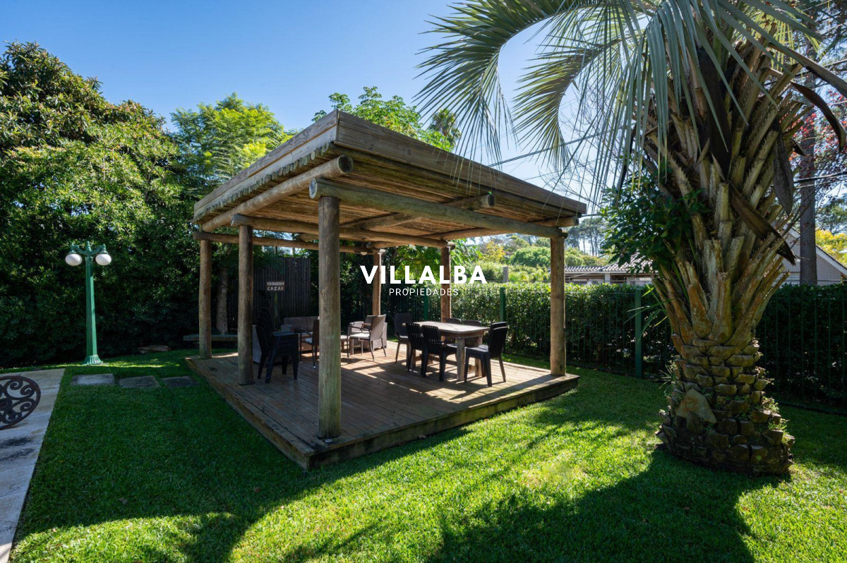 Apartamento ID.4673 - Espectacular casa en venta - Marly, Punta del Este.