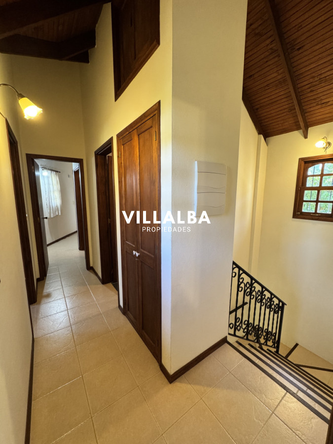 Casa ID.4558 - 4 dormitorios, jardín y ubicación privilegiada en Rincón del Indio