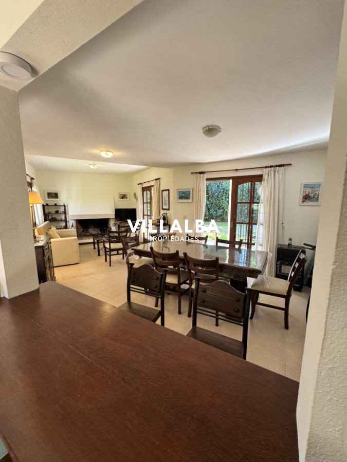 Casa ID.4558 - 4 dormitorios, jardín y ubicación privilegiada en Rincón del Indio
