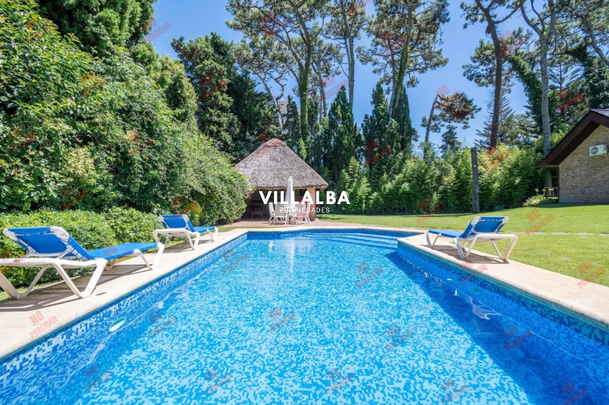 Apartamento ID.3604 - CASA EN PLAYA MANSA - 5 suites. 