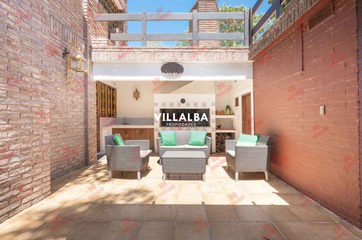 Casa ID.3259 - VENTA - A 1 Cuadra Del Mar En Playa Mansa