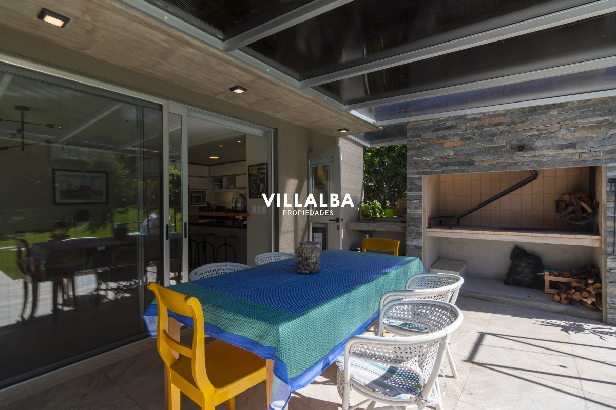 Casa ID.3161 - Casa en Venta Moderna de construccion tradicional, cerca del mar. 