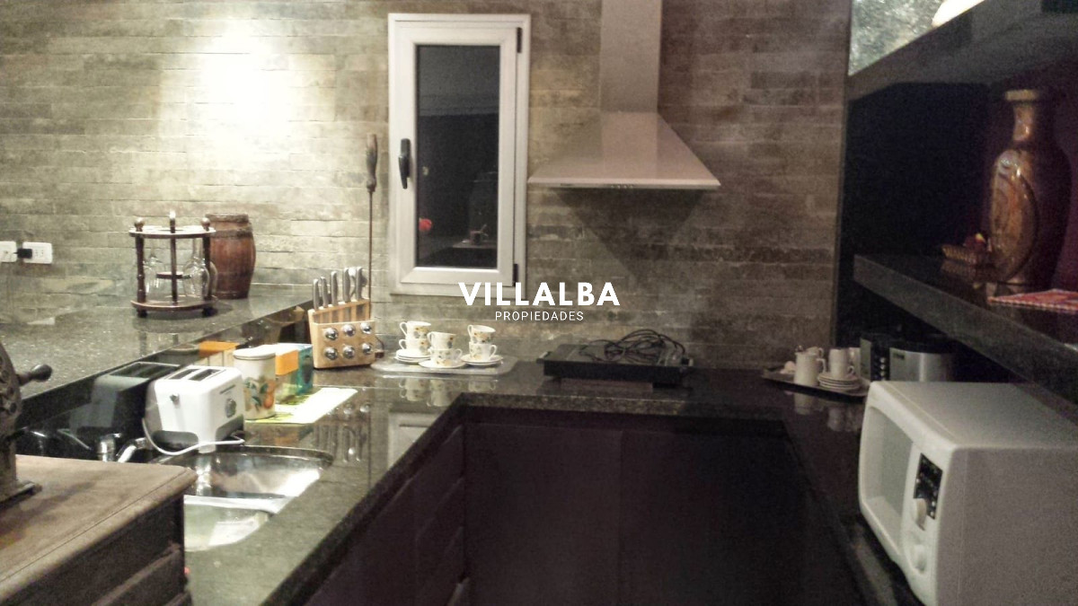 Apartamento ID.3670 - Venta casa de 6 dormitorios en  Punta del Este