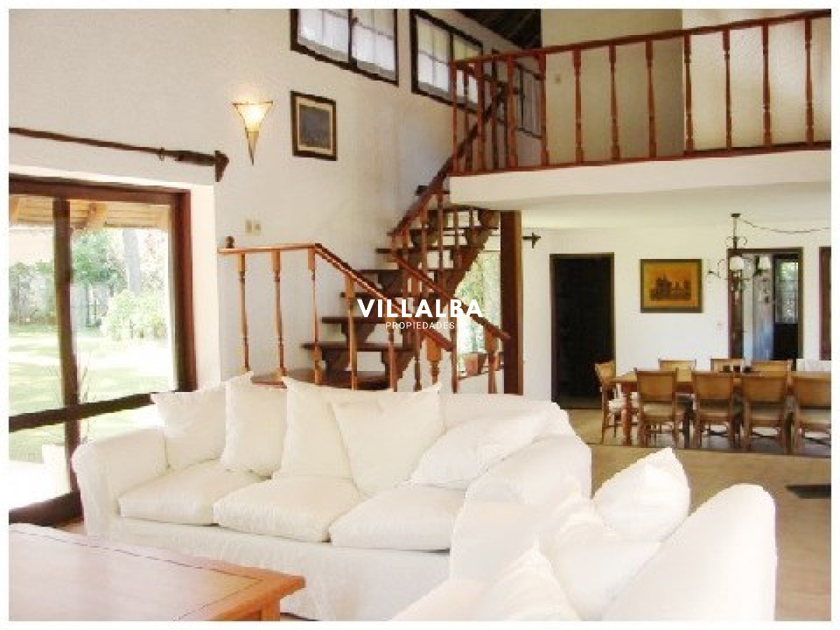 Apartamento ID.1880 - Importante Casa en Venta Punta del Este- Lugano