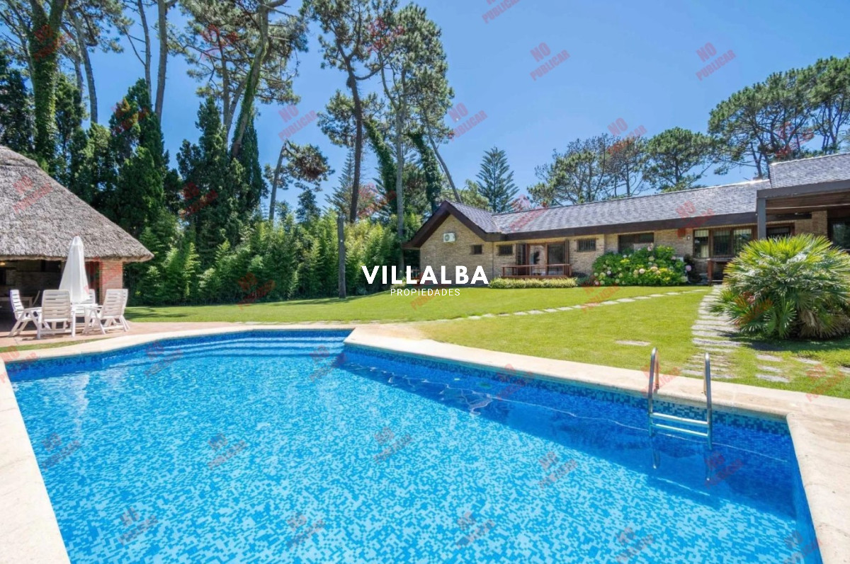 Apartamento ID.3604 - CASA EN PLAYA MANSA - 5 suites. 