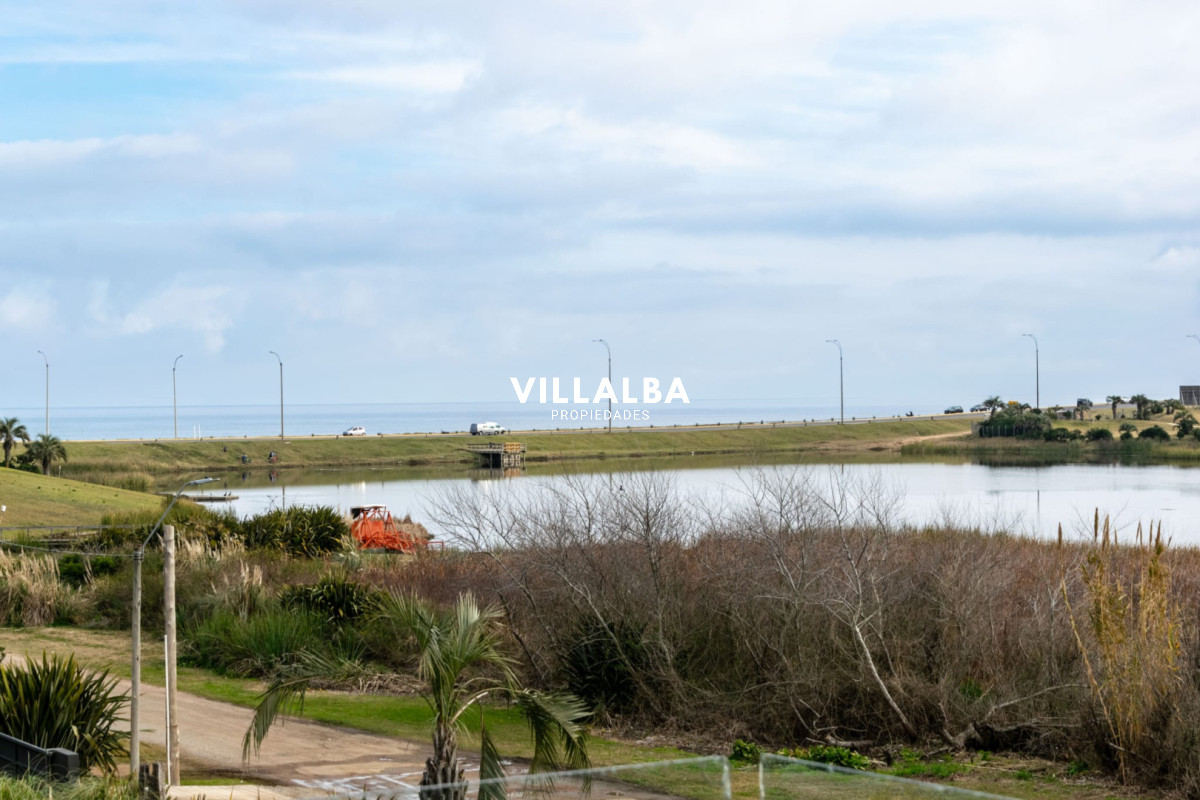 Casa ID.3983 - Venta - Casa con vista plena a la Laguna del Diario