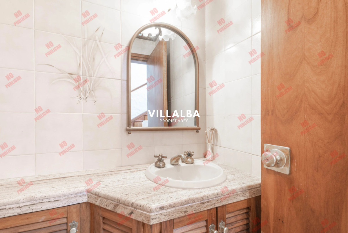 Casa ID.3259 - VENTA - A 1 Cuadra Del Mar En Playa Mansa