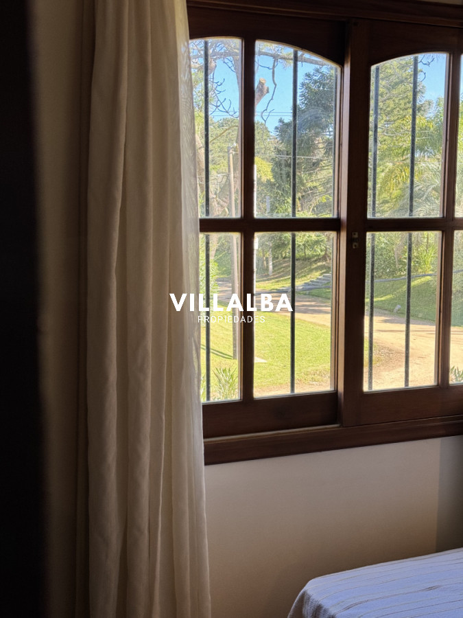 Casa ID.4558 - 4 dormitorios, jardín y ubicación privilegiada en Rincón del Indio