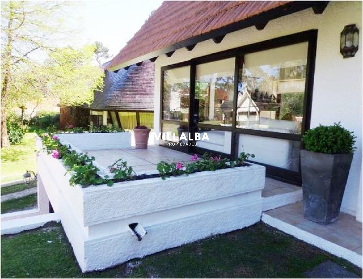 Apartamento ID.1880 - Importante Casa en Venta Punta del Este- Lugano