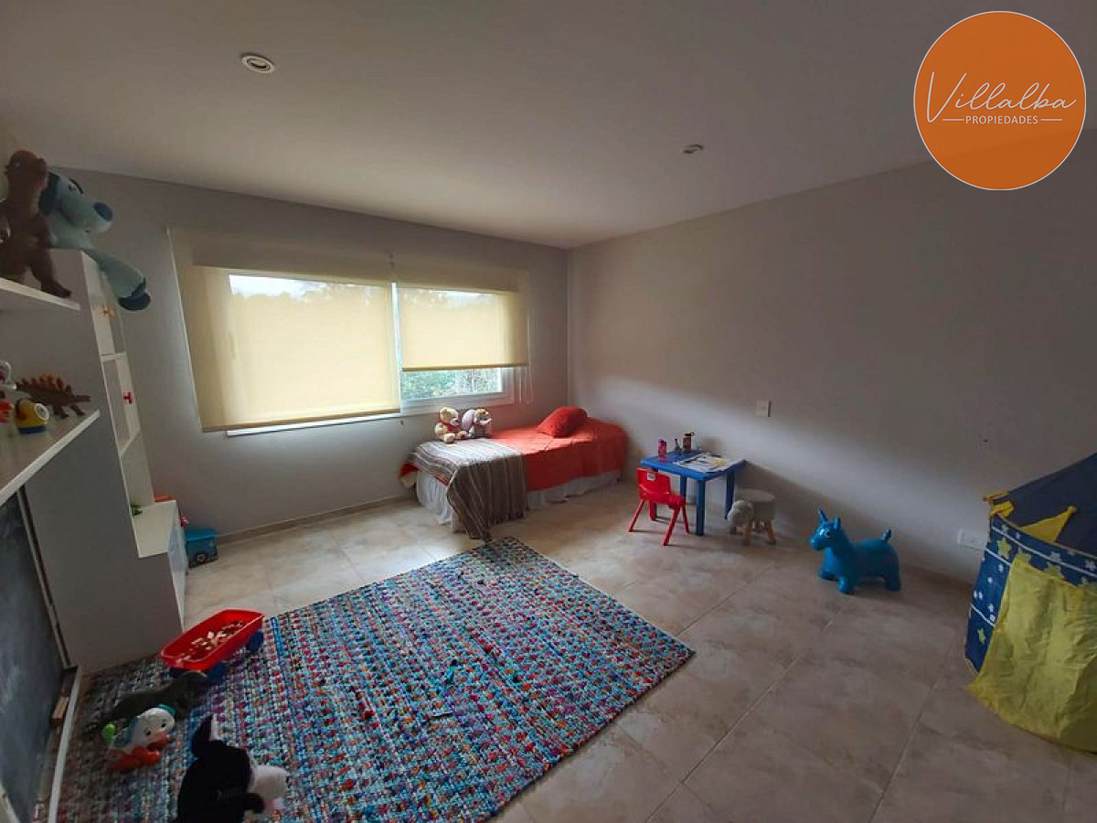 Casa ID.1695 - Pinares   Hermosa casa en venta, a 200mts del mar. 
