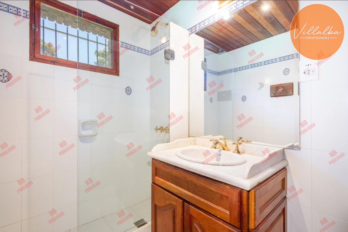 Casa ID.3604 - CASA EN PLAYA MANSA - 5 suites. 