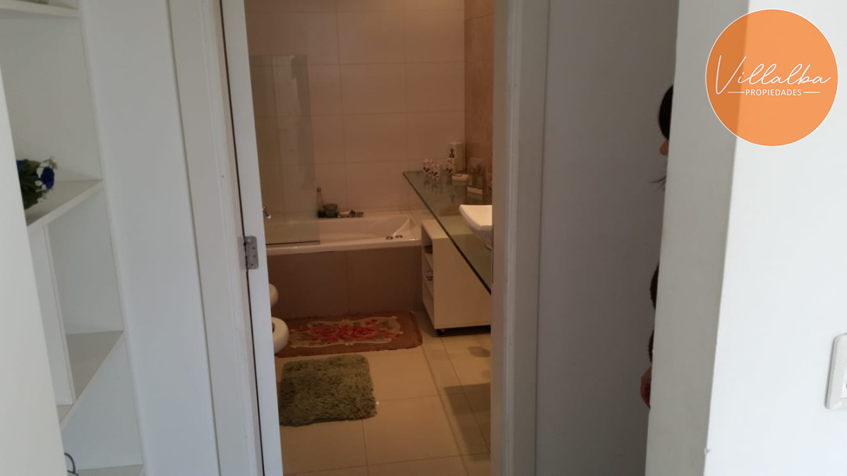 Apartamento ID.3670 - Venta casa de 6 dormitorios en  Punta del Este