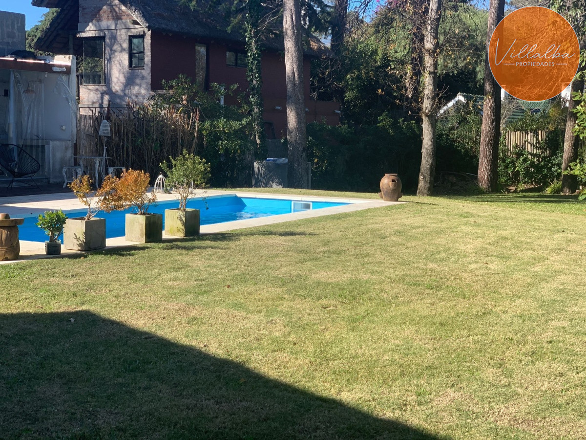 Casa ID.2973 - Oportunidad en Playa Mansa - 3 dormitorios 