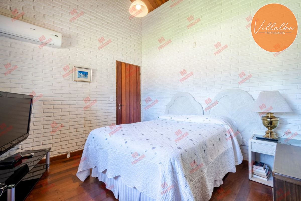 Casa ID.3604 - CASA EN PLAYA MANSA - 5 suites. 