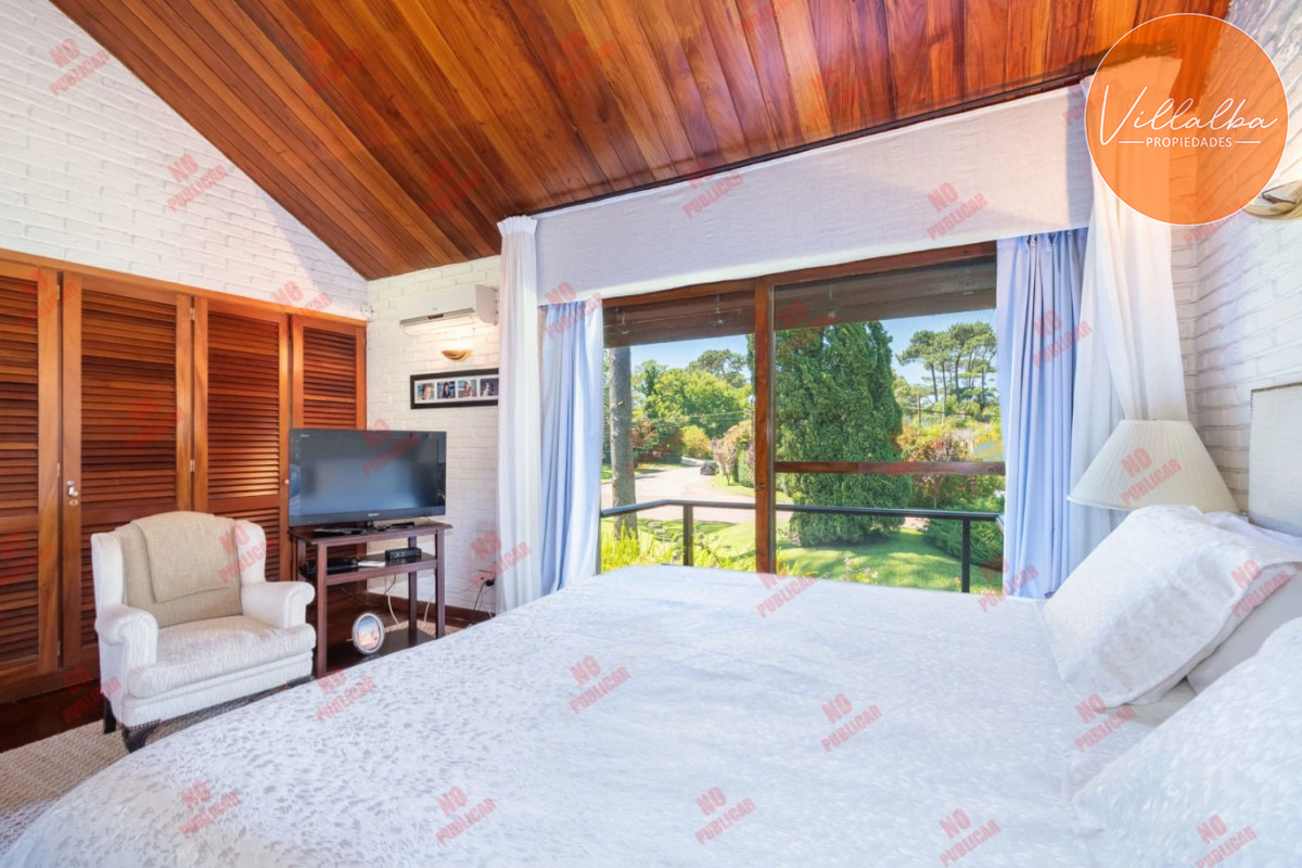 Casa ID.3604 - CASA EN PLAYA MANSA - 5 suites. 