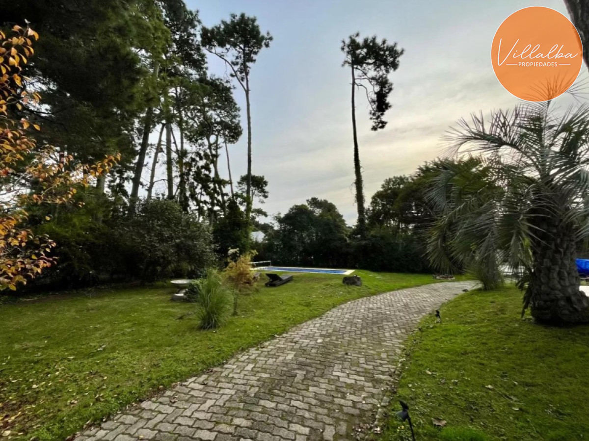Casa ID.3348 - Excelente residencia en una de las zonas más exclusivas de Punta del Este.