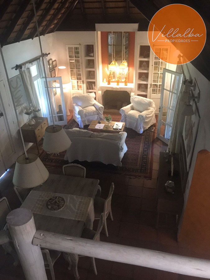 Casa ID.886 - Casa en Venta Pinares con piscina y Parrillero. 