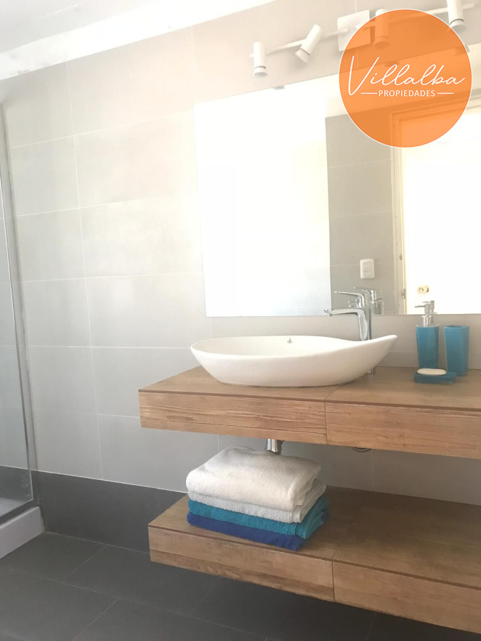 Apartamento ID.2744 - Casa en venta, La barra, 450 Mts del Mar. 