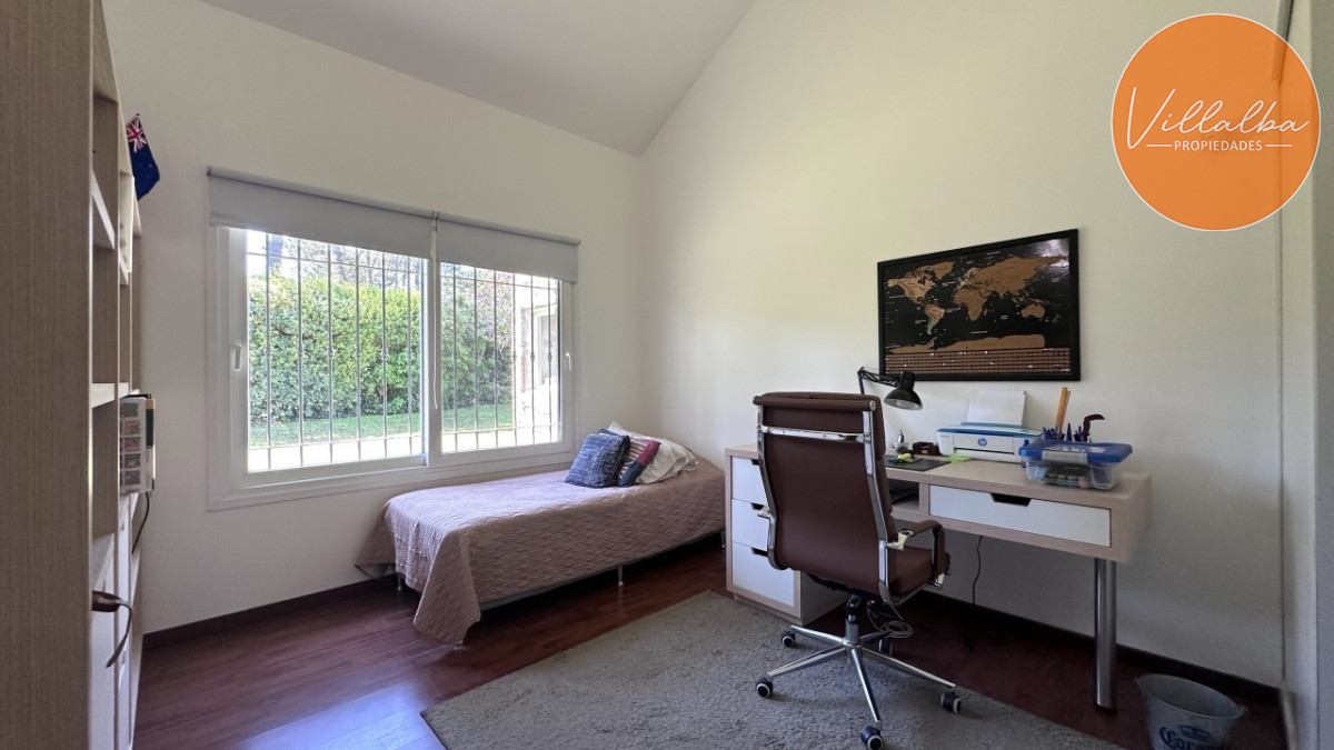 Casa ID.3595 - Casa en venta en Playa Mansa en privilegiada ubicación, una manzana sólo para ella.