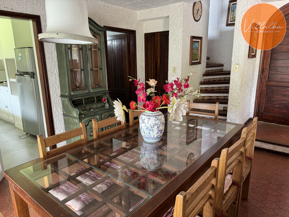 Casa ID.3238 - Casa en venta, 3 dormitorios y dependencia - 