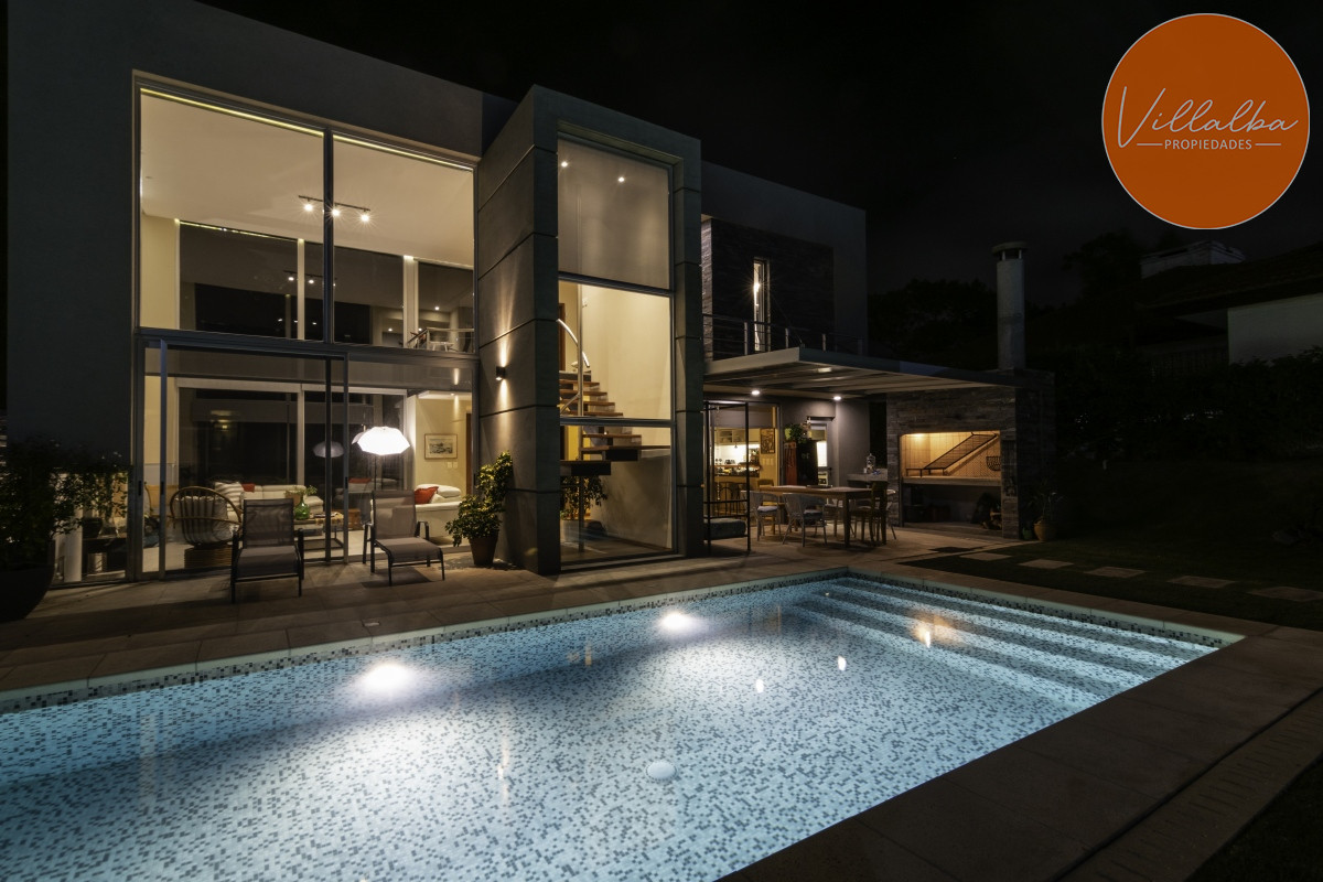 Casa ID.3161 - Casa en Venta Moderna de construccion tradicional, cerca del mar. 