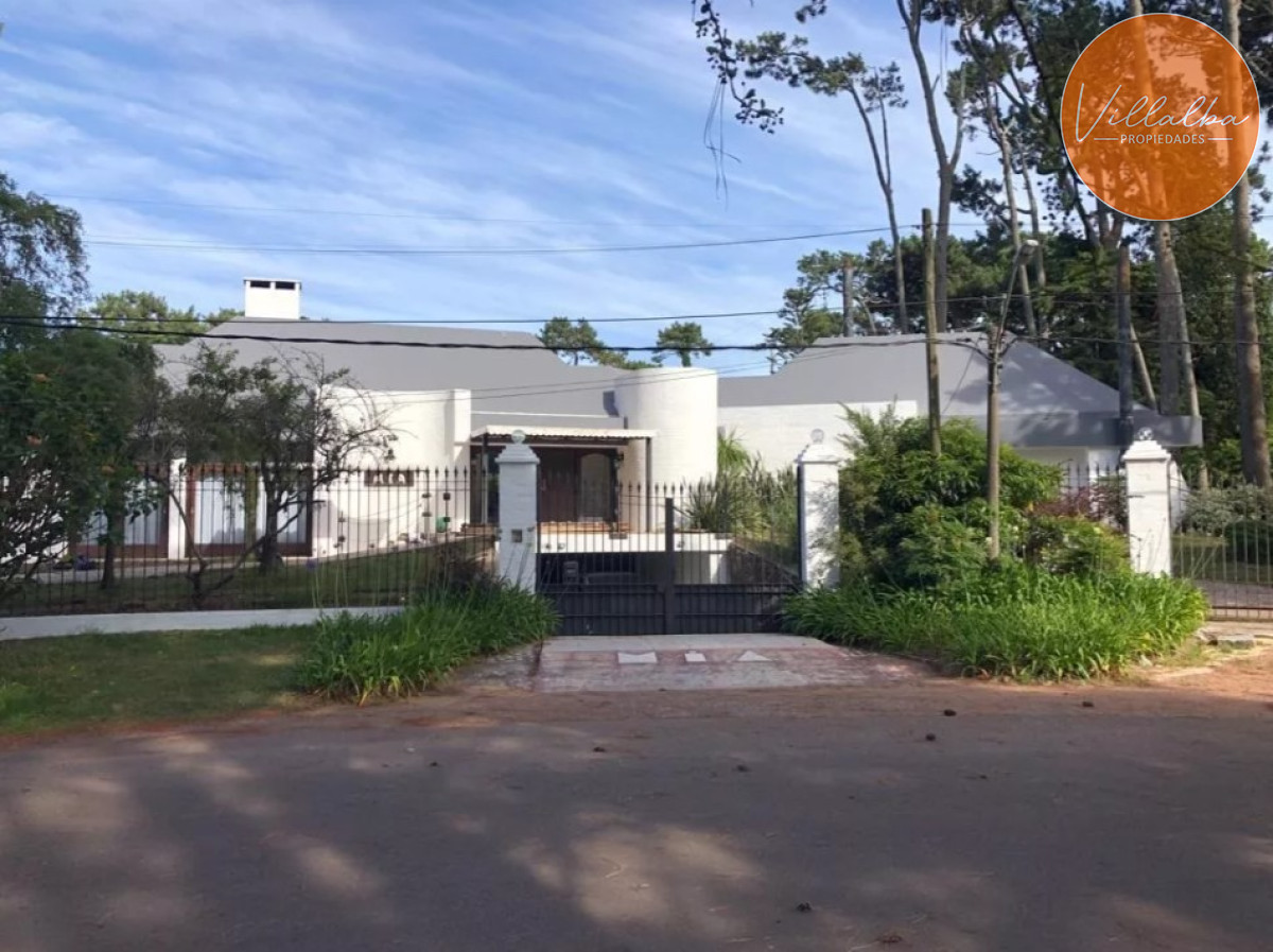 Casa ID.3348 - Excelente residencia en una de las zonas más exclusivas de Punta del Este.