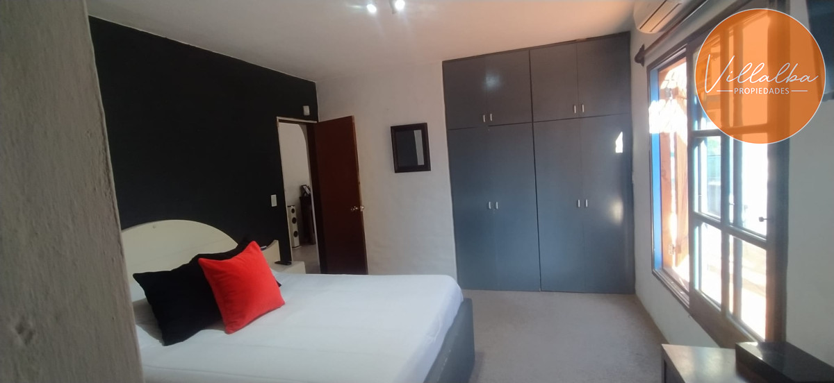 Casa ID.3647 - VENTA  - Casa de 5 dormitorios 