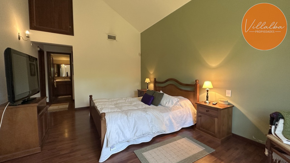Casa ID.3595 - Casa en venta en Playa Mansa en privilegiada ubicación, una manzana sólo para ella.